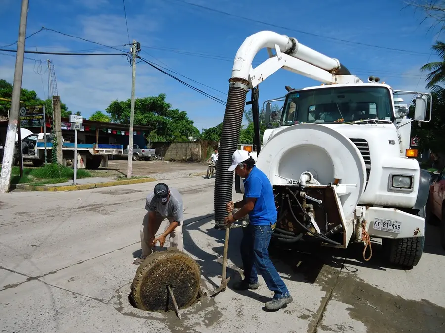 Hidrosucción de fosa séptica con equipo Vactor en El Paseo San Luis Potosi